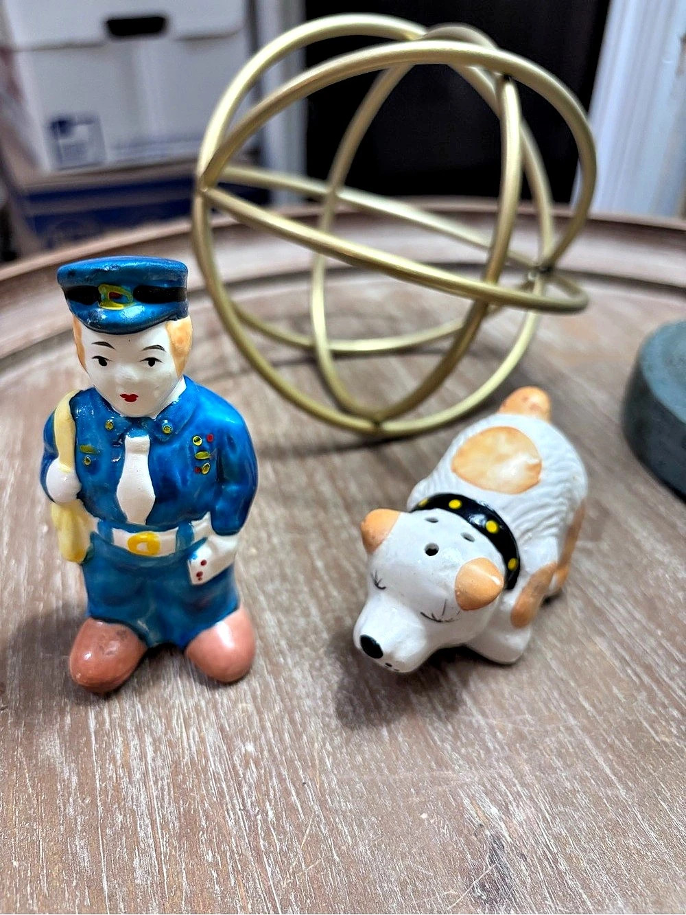 Victorian Collection Mailman and Dog Salt and Pepper Shaker Ceramic GA92 Boxed